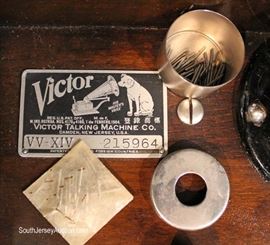  ANTIQUE Mahogany Victor Victrola with Head and Crank

Located Inside – Auction Estimate $200-$400 