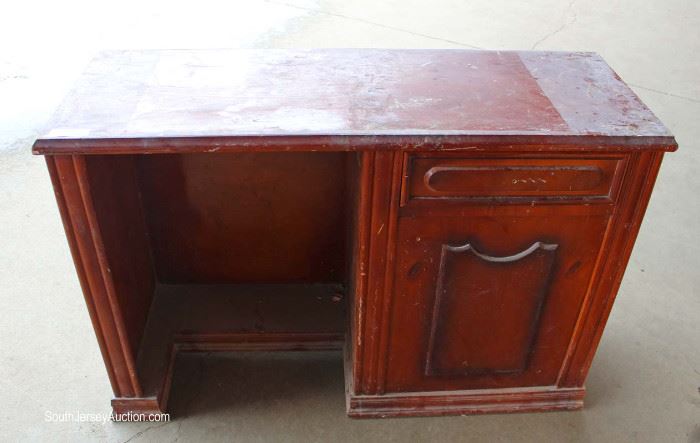 Mahogany Knee Hole Desk
Located Dock – Auction Estimate $20-$50

