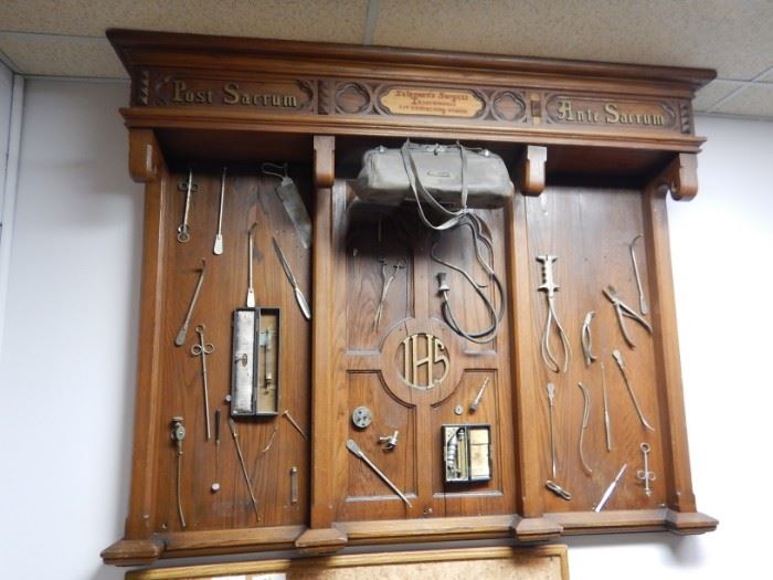 COLLECTION OF ANTIQUE MEDICAL INSTRUMENTS