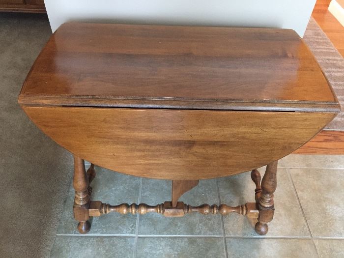 Ethan Allen small drop leaf table 