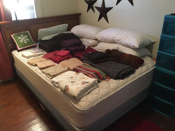 Queen Bed, Serta Queen Mattress, Linens, Pillows