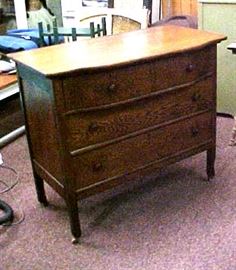 OAK CHEST OF DRAWERS