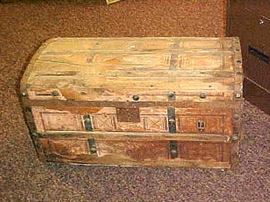 SMALL WOODEN TRUNK