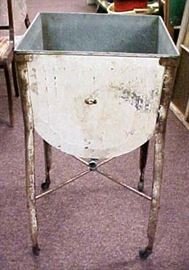 OLD LAUNDRY TUB