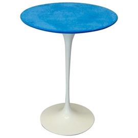 Eero Saarinen Tulip Table with a new pigmented concrete top