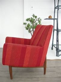 Side view of Jens Risom chair