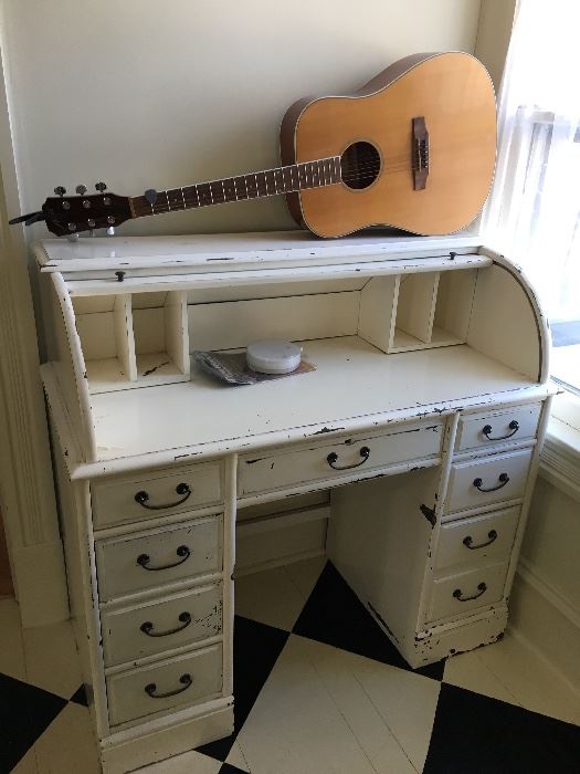 Rolltop Desk, Austin Acoustic Guitar