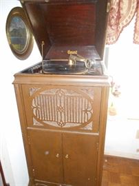 Antique phonograph . needs needle