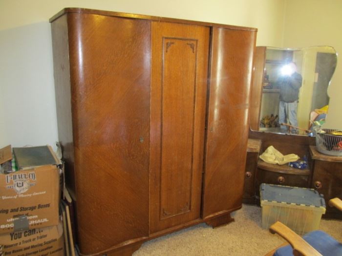 triple-foot armoire will disassemble