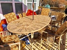 Tommy Bahama outdoor large table and six chairs great condition