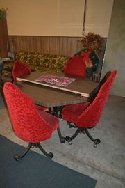 VINTAGE DINING TABLE W/4 RED CHAIRS & 1 LEAF