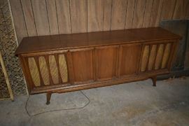 VINTAGE CONSOLE STEREO