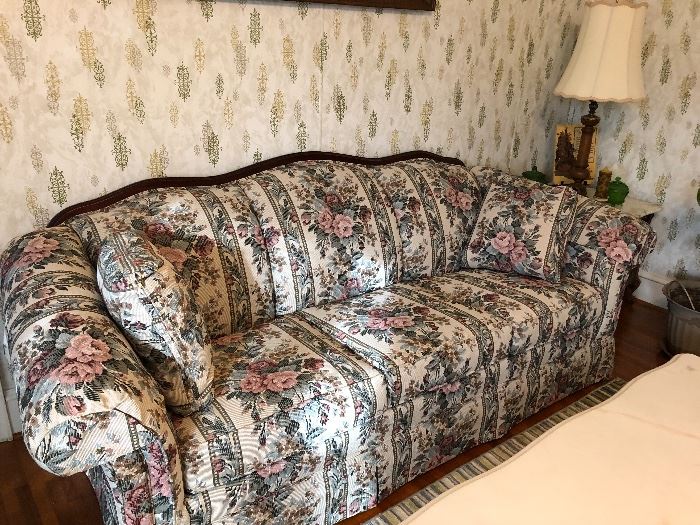 BROYHILL FLORAL SOFA