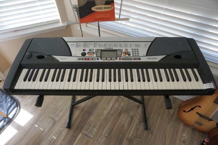 Yamaha PSR-GX76 keyboard