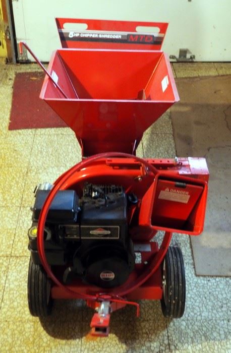 MTD 5 HP Chipper And Shredder Model # F261A1 With Briggs And Stratton 2-Stroke Gas Motor