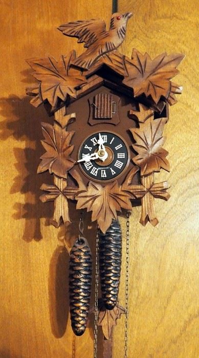 Vintage Birds And Leaves, 8 Days Traditional German Black Forest Cuckoo Clock 9" x 7" x 4"