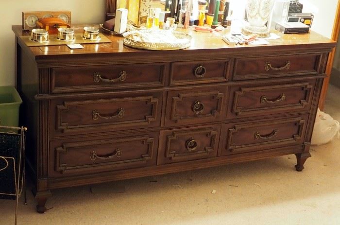 Bassett Solid Wood 9 Drawer Dresser With Mirror, 76" x 64" x 18"