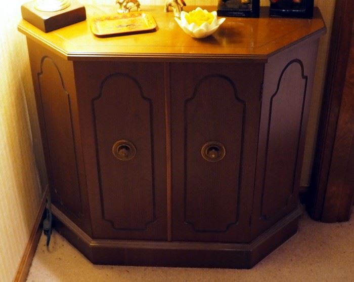Solid Wood Entry Cabinet, 29" x 33" x 12", Includes Gisha Girl Book Ends, Table Lamp, Candle And More