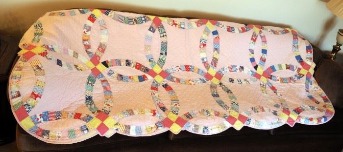 Antique Hand Pieced And Quilted Wedding Ring Quilt With Scalloped Edges, 72" x 80"