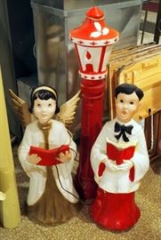 Vintage Molded Carolers And Lamp Post Lighted Yard Display