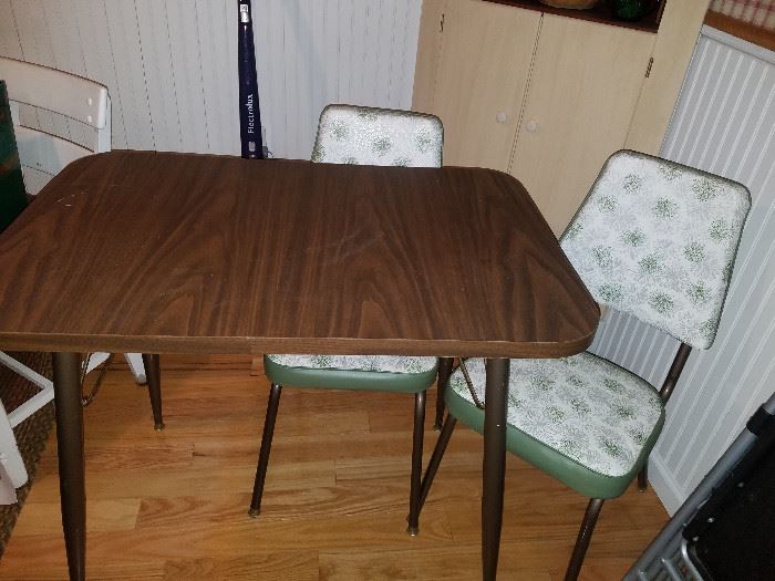 Table w/two matching vintage chairs