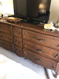 solid wood dovetailed chest of drawers  great quality 