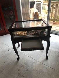 flat glass top display table