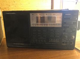 Realistic Voice of the World short wave radio