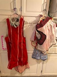 vintage aprons!!!!!!!!