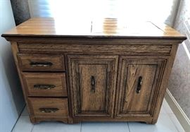 This is a sewing machine! Works perfectly… Will take more pictures Monday night!