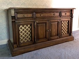 Fantastic Magnavox vintage turntable consult with cassette deck in working order