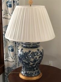 Ethan Allen Chinese Porcelain Temple Jar Lamp