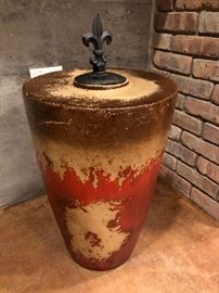 139 painted ceramic decorative jar
