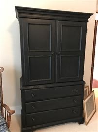 Armoire $100