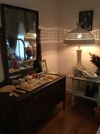 Wicker lamp and table