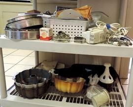 KITCHENWARE & BAKING PANS