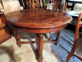ROUND DINING TABLE, 4 CHAIRS & LEAF