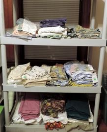 LINENS: TABLECLOTHS, NAPKINS & RUNNERS