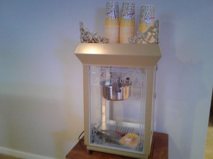 Neat popcorn machine