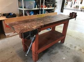 Love this well built work bench..The owner made this year’s ago