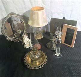  Decorative Collectible Assortment     http://www.ctonlineauctions.com/detail.asp?id=774332