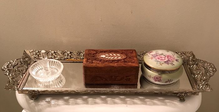 Dresser Tray with Boxes