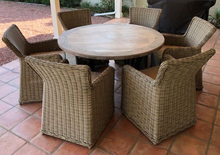 Paddy O' Furniture 54" Round Table w 6 Wicker Chairs and Cushions 
