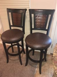 set of 2 bar stools 