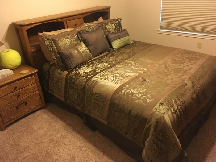 oak queen size bed