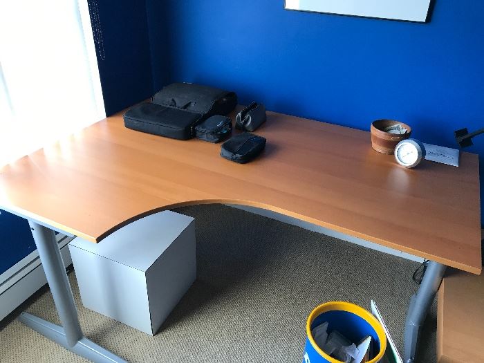 Adjustable height desk 