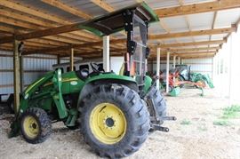 John Deere 4120....love that green