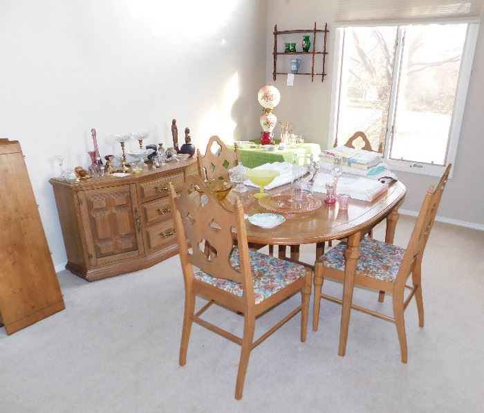 Dining room table with 3 leaves and four chairs. Matching buffet.