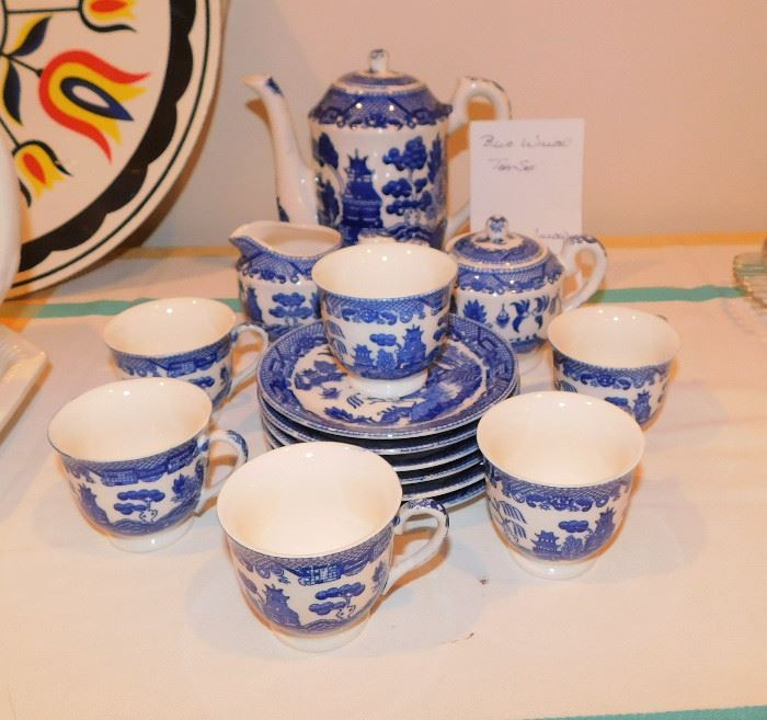 Blue Willow tea set