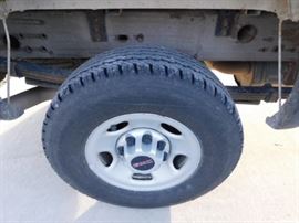 2006  GMC Sierra 4x4 2500 HD Extended Cab with doors, Automatic 103,000 miles Work Truck, no carpet, no power windows 